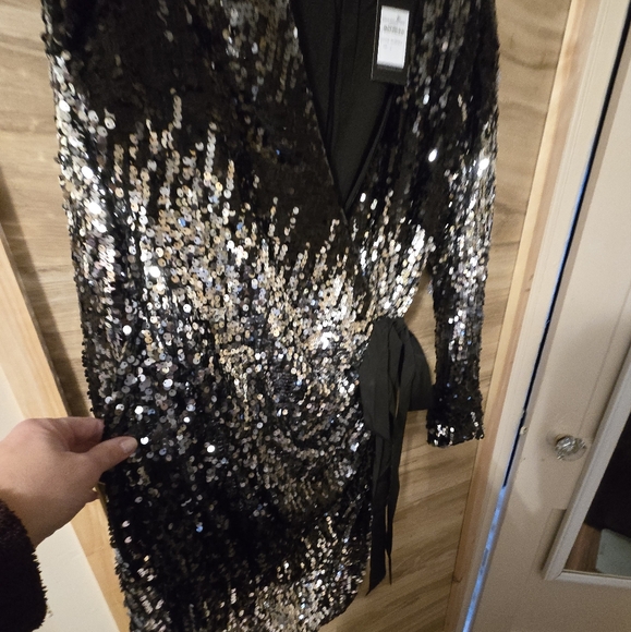 City chic irresistable sequin dress - Picture 3 of 5